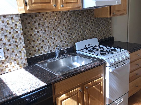 5th image of 1126 Spruce St #5.5