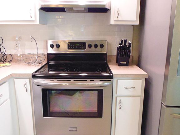 3rd image of 4835 SW 18th Ave