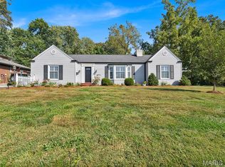 1154 S Berry Rd, Saint Louis, MO 63122