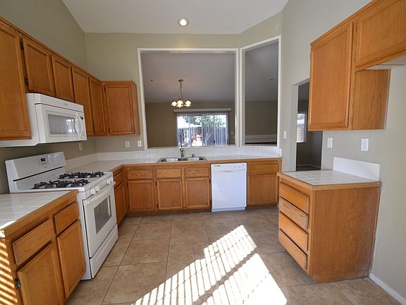 3rd image of 15585 Isleta Ln