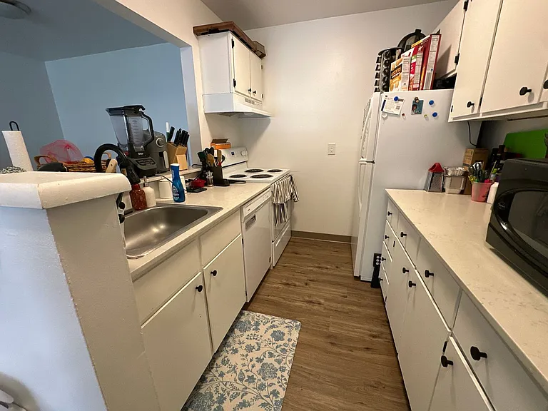 University Park Apartments near Cornell University — Photo 656