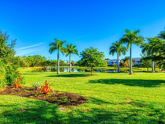 Large backyard w/ lake view