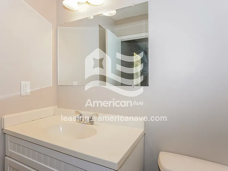 1591851_008_main_bathroom_12869719.jpg