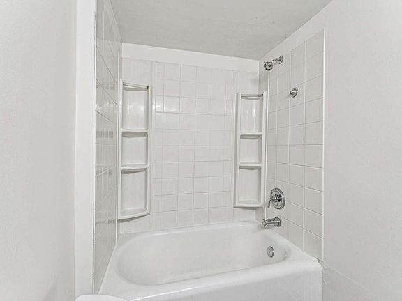 5th image of 212 E 80th St