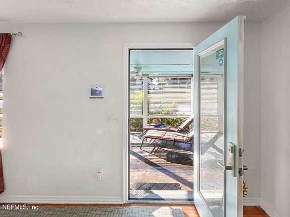 3rd image of 465 SE PALMETTO Avenue