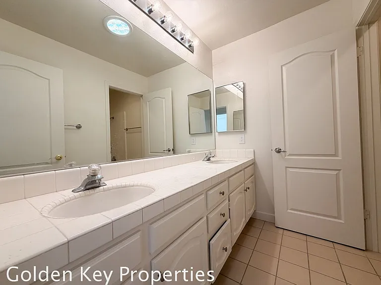 2230 Sara Way — Photo 20