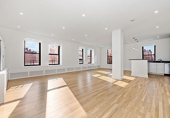 3rd image of 104 W 70th St APT 9D