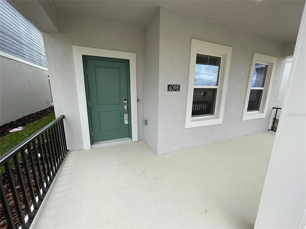 4 bed, 3.0 bath, 2023 sqft, $2,800 — Photo 3