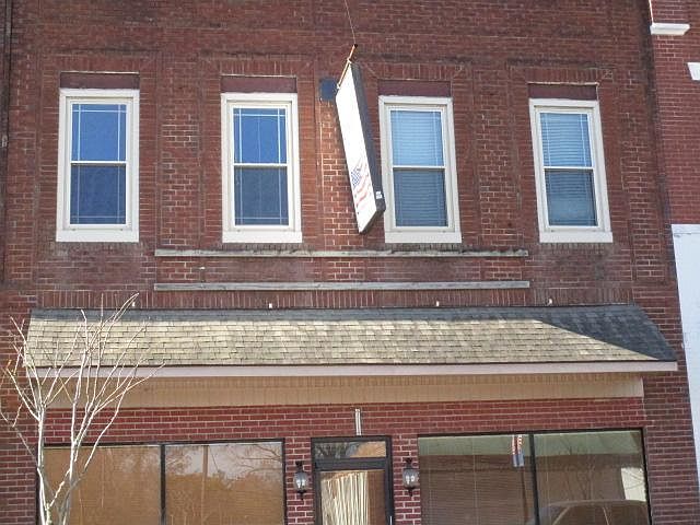 1st image of 115 W Barnard St