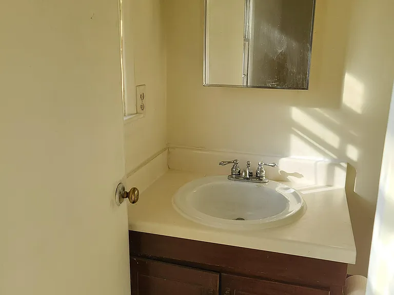 6811 Radial Dr — Photo 16