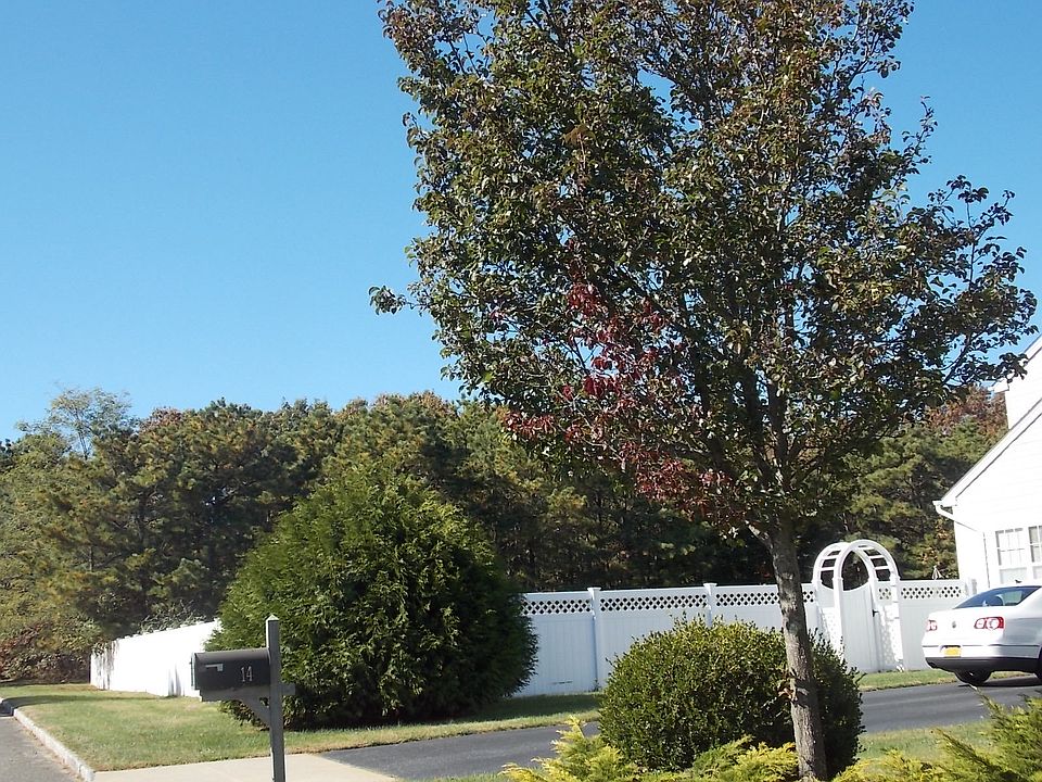 14 Barberry Ln, Center Moriches, NY 11934 Zillow
