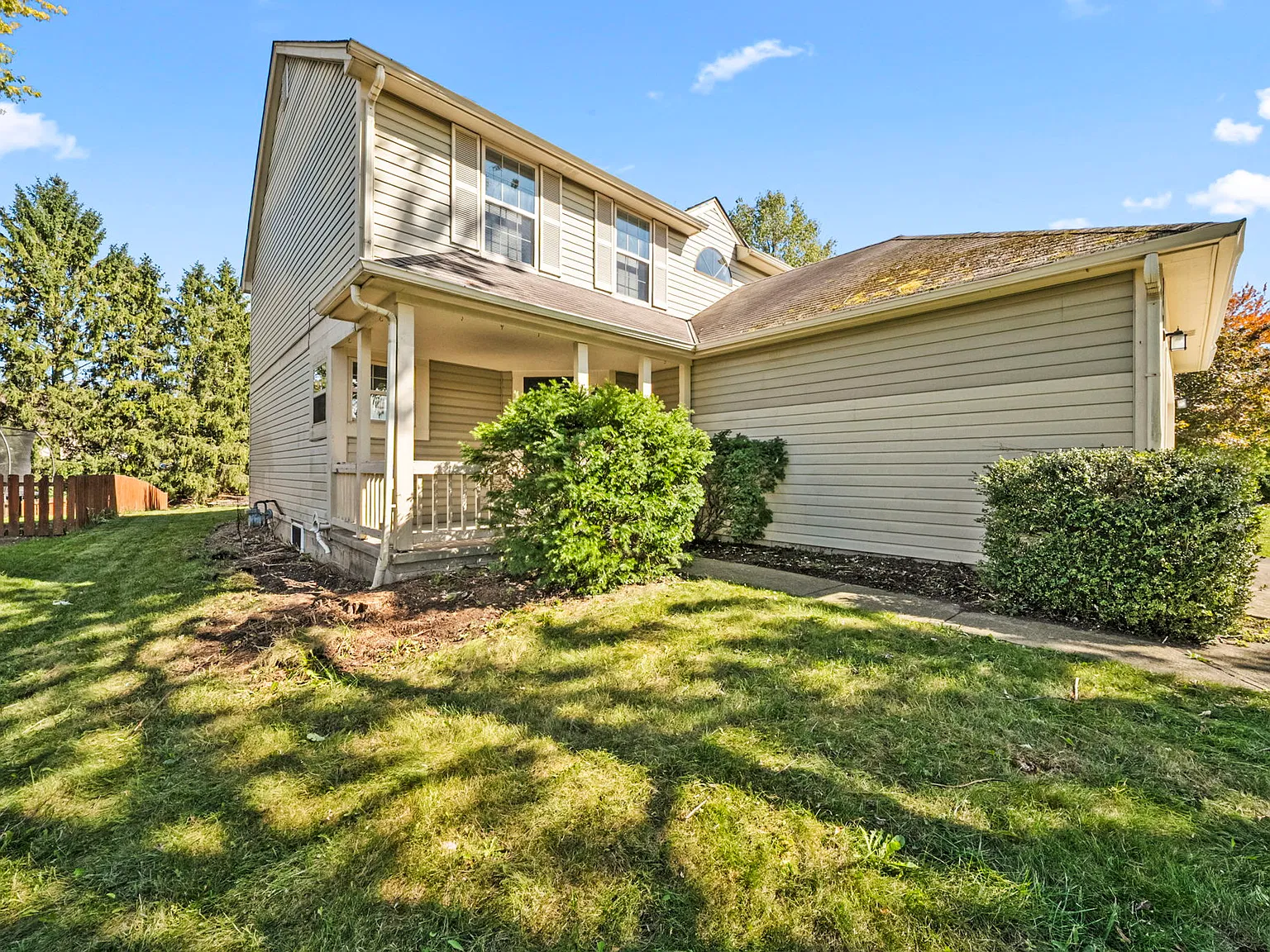 3 bed, 2.5 bath, 1600 sqft, $2,500 — Photo 2