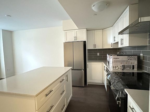 5th image of 58 Elizabeth St S #2108