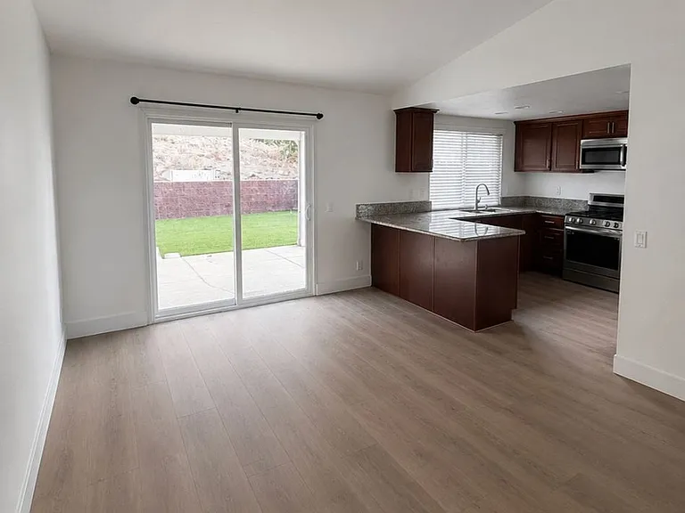 169 Ely St — Photo 2