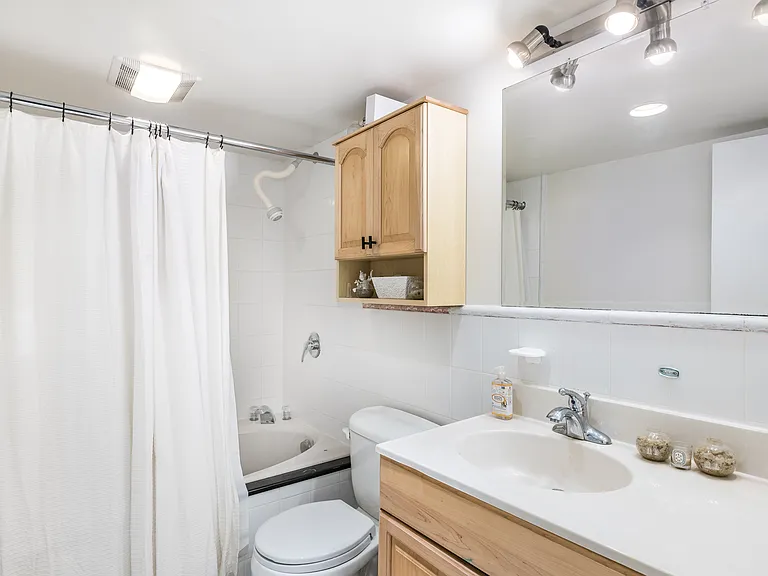 82 Springy Banks Rd — Photo 14