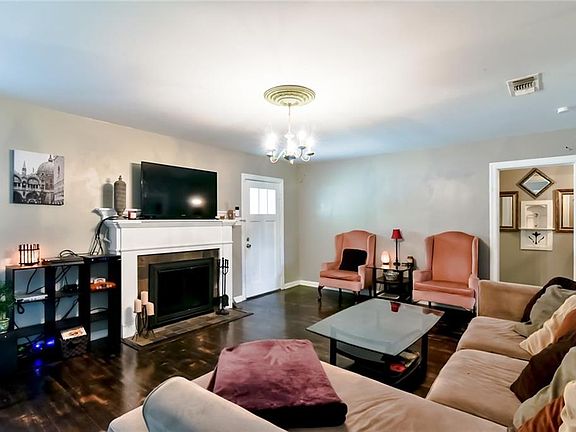 5th image of 106 W North St