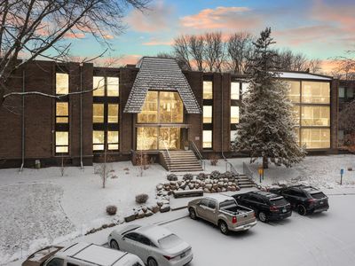6075 Lincoln Dr APT 301, Edina, MN, 55436