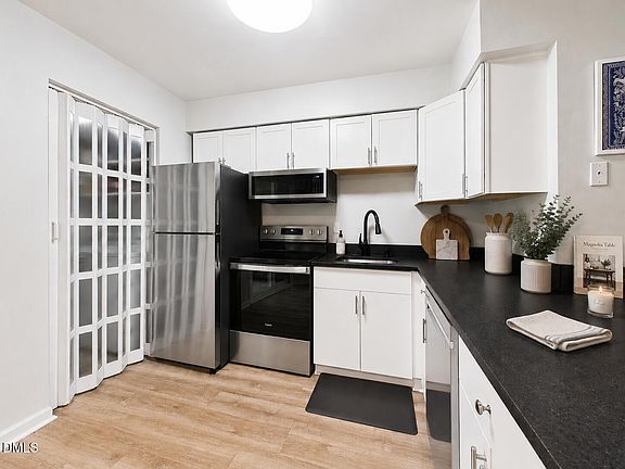 3rd image of 110 Friar Ln