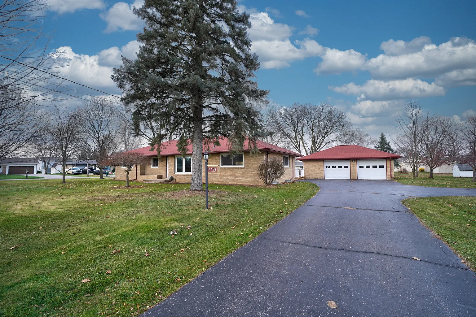 7753 Ash St photo 1