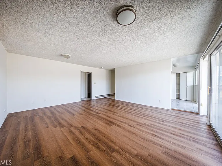 810 E Grand Ave — Photo 12