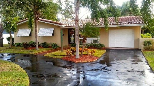 1st image of 2060 NE 26th St