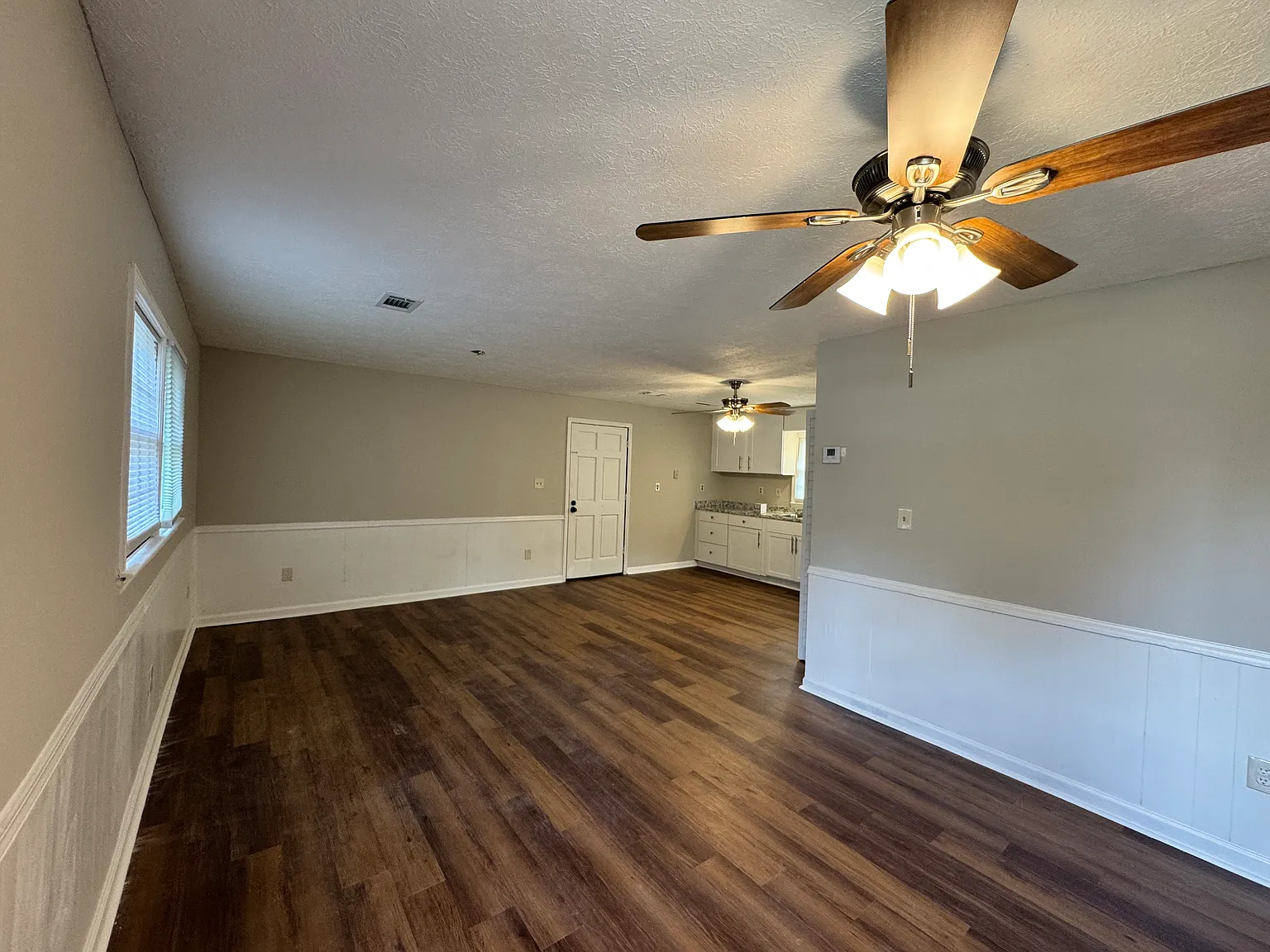 2 bed, 900 sqft, $1,400 — Photo 2