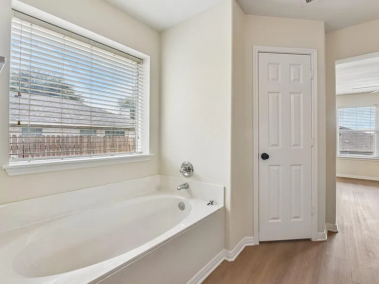 11809 Dunfries Ln — Photo 30