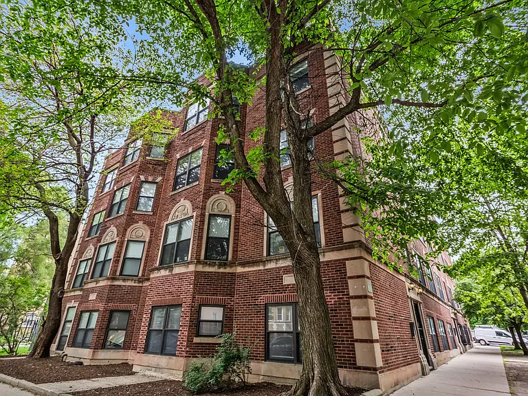 2048 W Hood Ave #3B — Photo 1