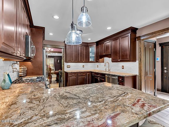 5th image of 12 Briarhill Road
