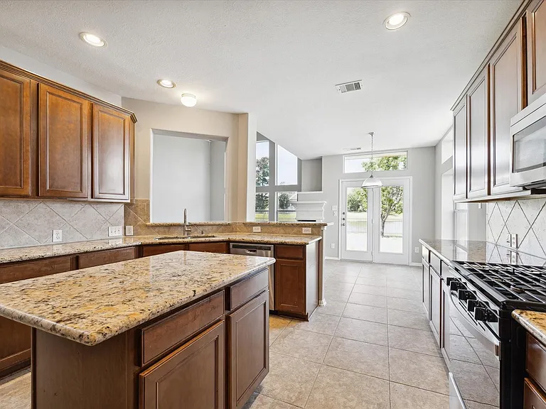 30507 Russell Point Dr — Photo 13