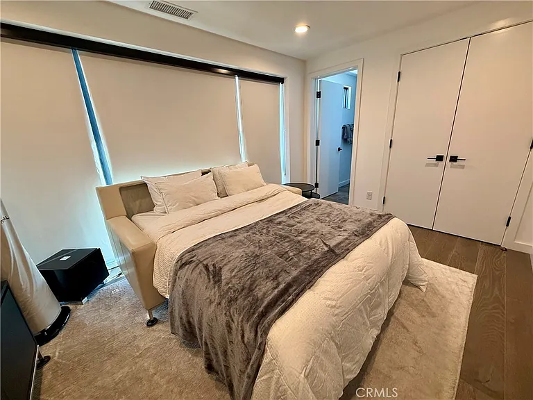 116 W Channel Islands Blvd — Photo 33