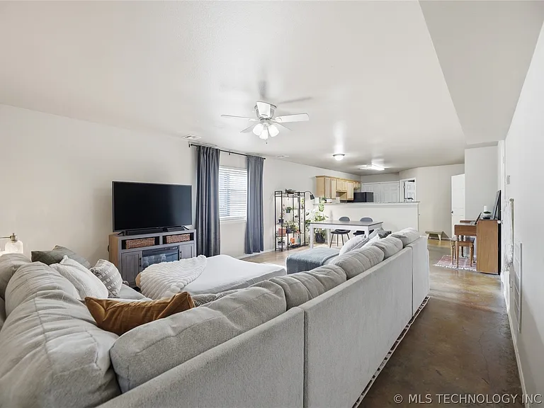1407 W Haskell St — Photo 6