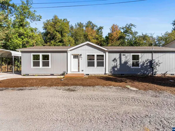 1102 Juniper St, Sweet Home, OR 97386