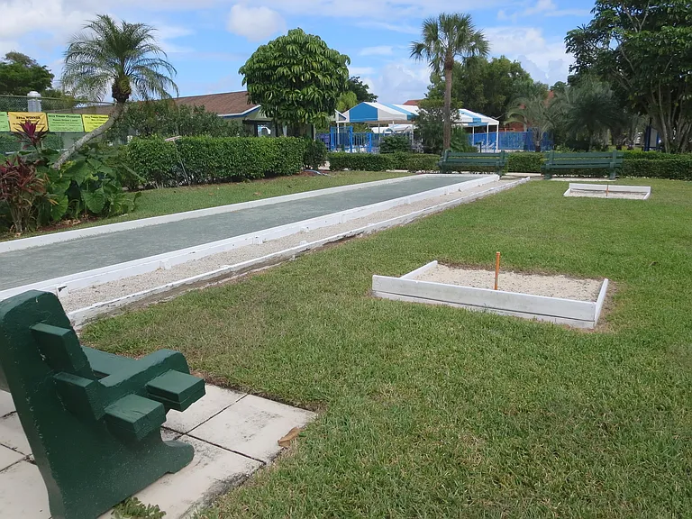 13817 Royal Palm Ct #B — Photo 41