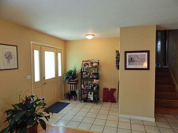 4th image of 42 Lombard Cir
