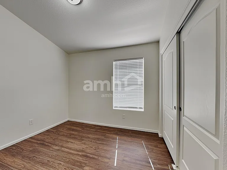 10262 W Patrick Ln — Photo 17