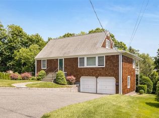 26 Berkley Dr, Rye Brook, NY 10573