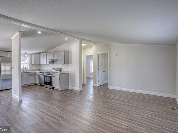 5th image of 625 Fernwood Dr