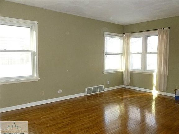 5th image of 2617 Forest Ave