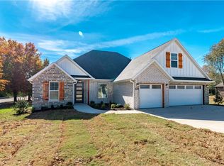 4495 W Mount Comfort Rd, Fayetteville, AR 72704