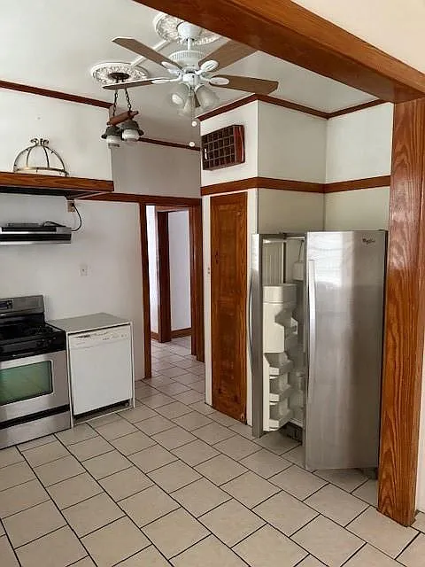 2 bed, 1.5 bath, 2537 sqft, $2,000 — Photo 2