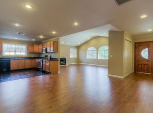 5415 Fallbrook Ave, Woodland Hills, CA 91367