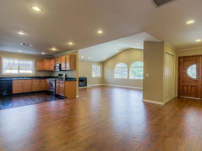 5415 Fallbrook Ave, Woodland Hills, CA, 91367