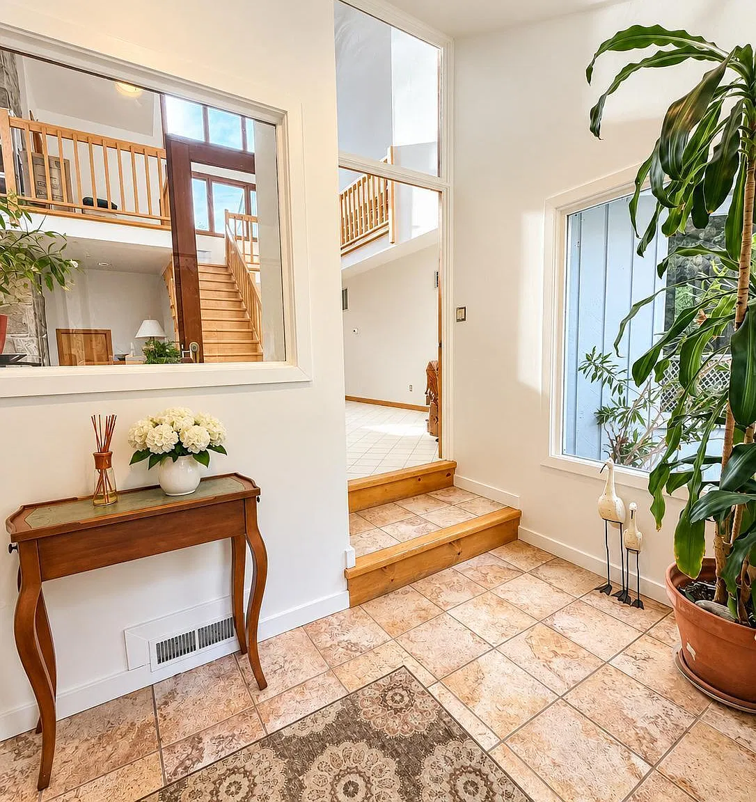 4 bed, 3.5 bath, 5722 sqft, $9,500 — Photo 3