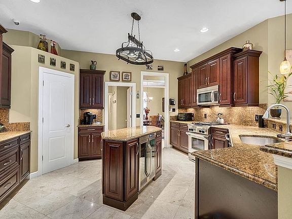 5th image of 3856 Hunters Isle Dr