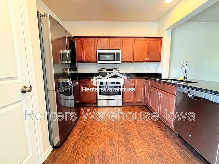 52 SE Booth Ave — Photo 6