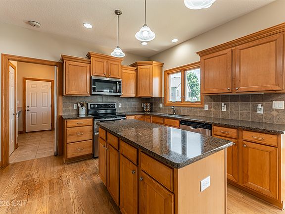 2nd image of 1000 Rolling Hills Ct