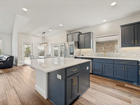 4th image of 16304 Garden Dr