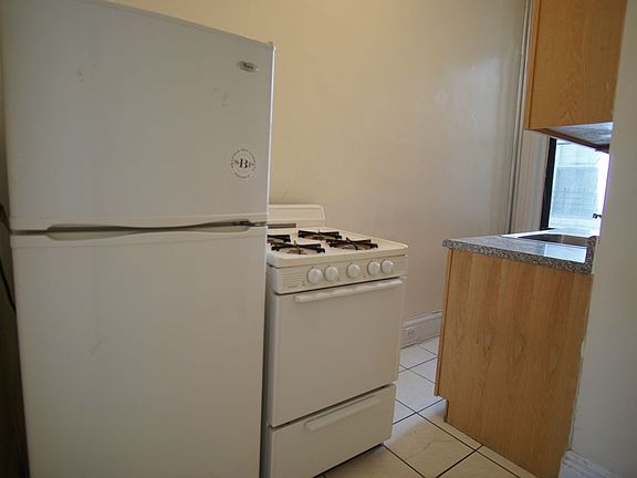 5th image of 865 Saint Johns Pl #23