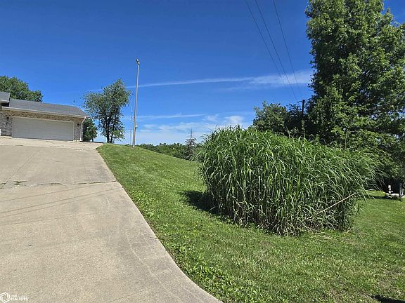 3rd image of 2523 Bill Bone Ln